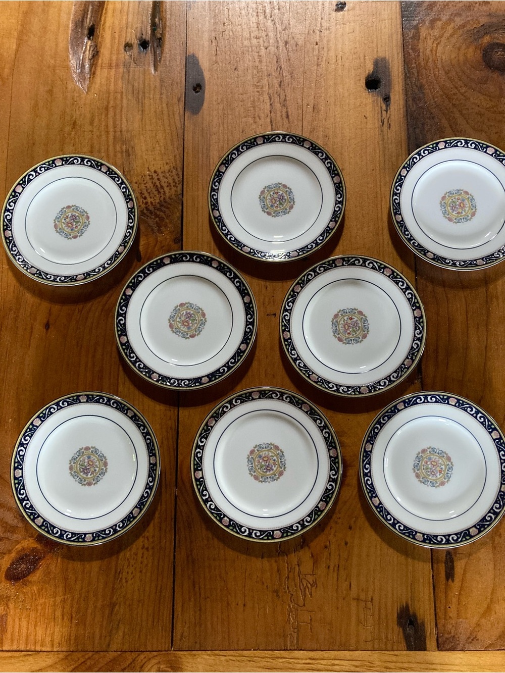 Wedgwood | Runnymede Bread & Butter Plates- Set of 8